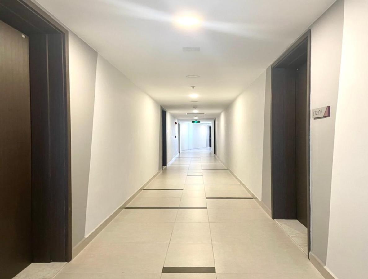 Compass One Building - Luxury Apartments Ap Phu Tho エクステリア 写真