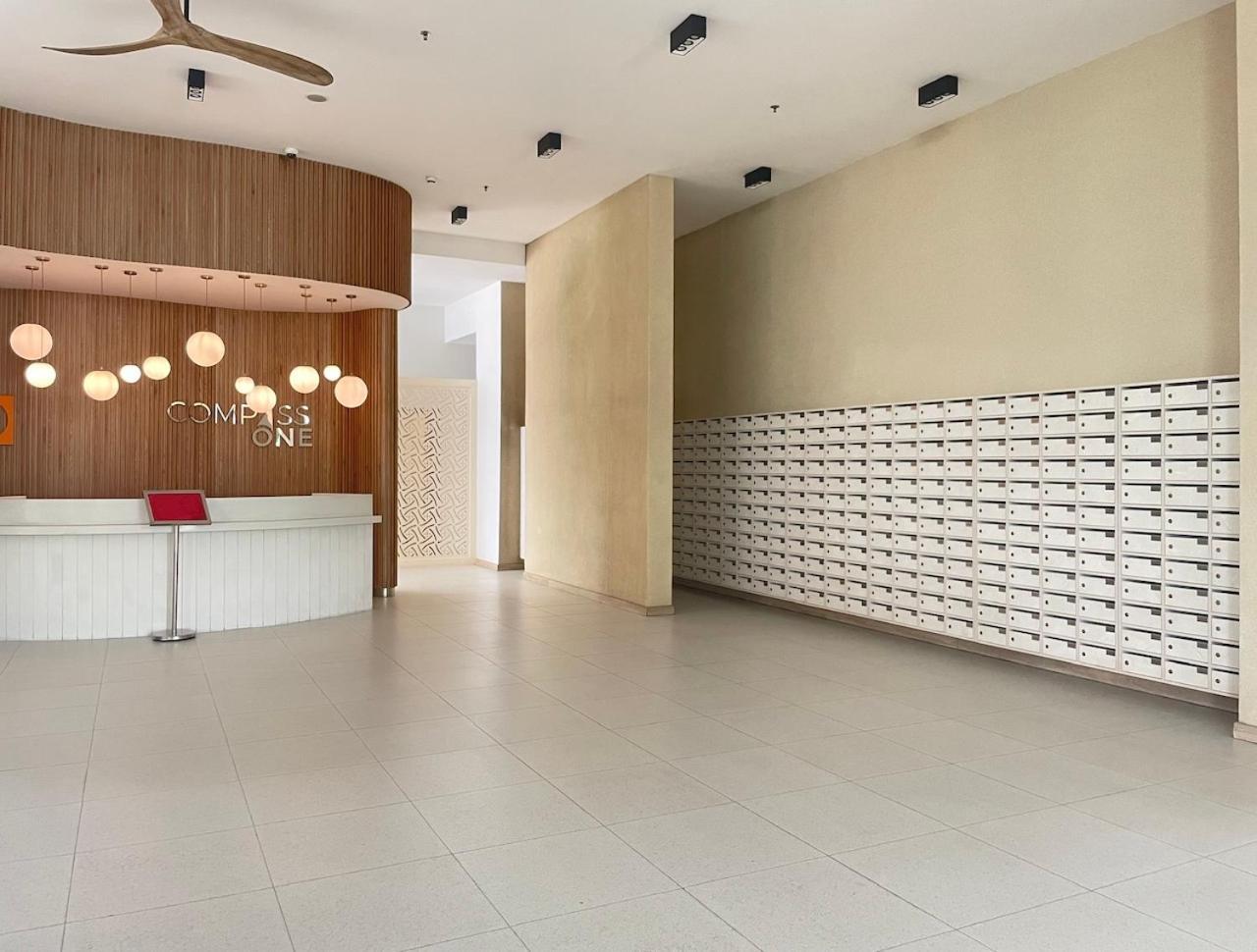Compass One Building - Luxury Apartments Ap Phu Tho エクステリア 写真